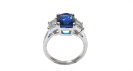 R1028 - prsten vyrobený z 18kt zlata s modrým safírem a diamanty - foto č. 153